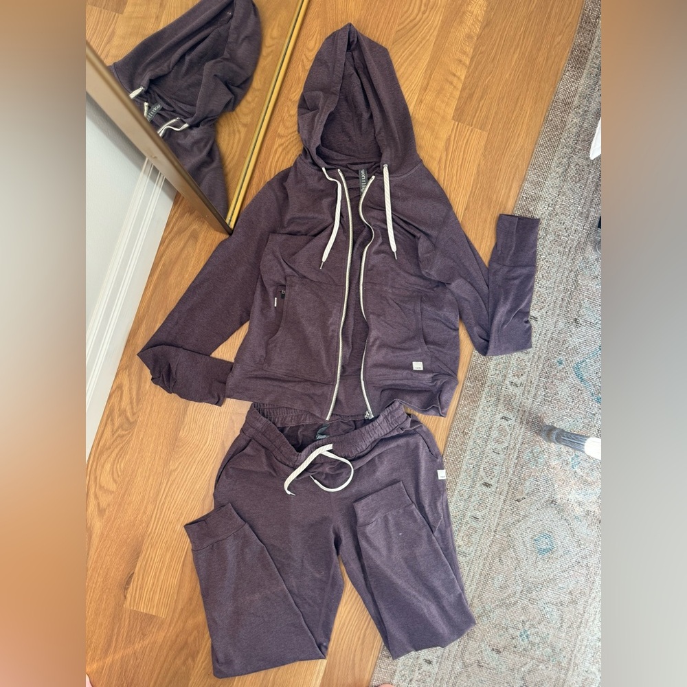 Vuori Women’s Set in Plum Women’s Small.